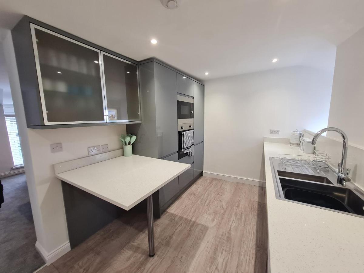 Perfect Location 3 Bed Serviced Apartment With Bike Storage For Bpw. Close To Brecon Beacons Мертир-Тидвилл Экстерьер фото