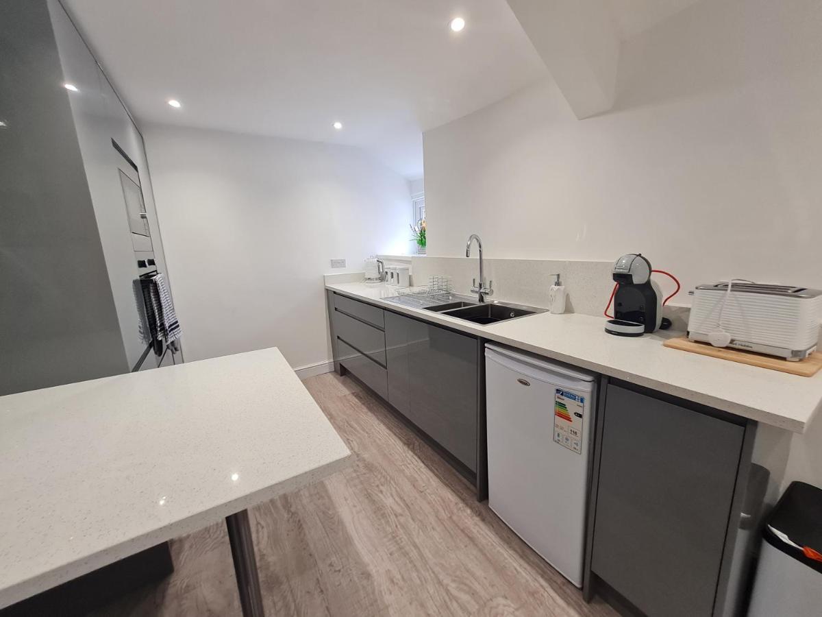 Perfect Location 3 Bed Serviced Apartment With Bike Storage For Bpw. Close To Brecon Beacons Мертир-Тидвилл Экстерьер фото
