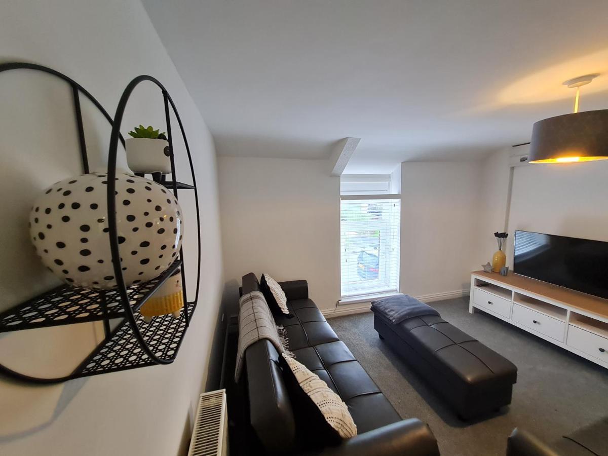 Perfect Location 3 Bed Serviced Apartment With Bike Storage For Bpw. Close To Brecon Beacons Мертир-Тидвилл Экстерьер фото